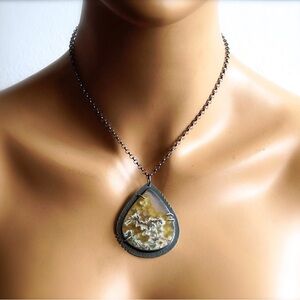 Agate pendant made by Olga Sitnik